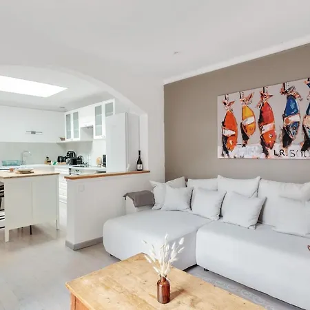 Semesterbostad Maison Des Illustres - Welkeys